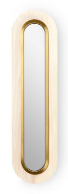 Lens LED Wandleuchte von LZF Lamps: Ovale, gestreckte Lampe mit goldenem Metallring und Holzrahmen.